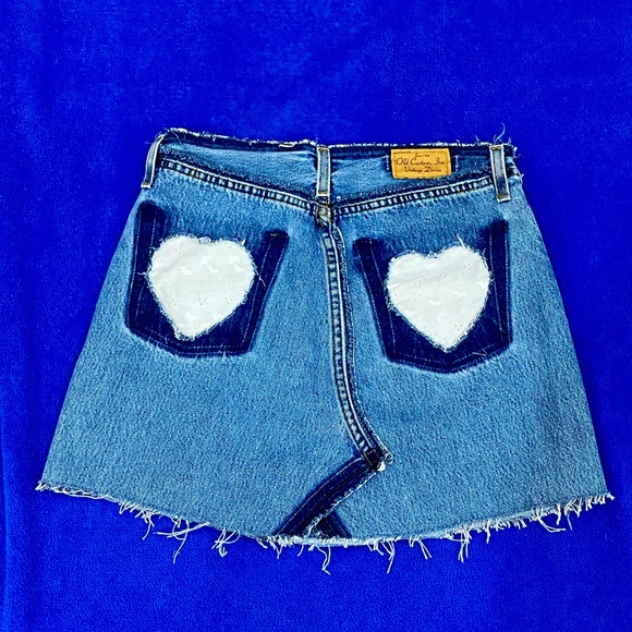 Levi's Dresses & Skirts - Levi’s Frayed Edge ❤️ pockets! Denim Skirt